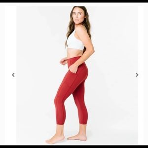 NWT Zyia Active Red Pocket Brilliant Hi-Rise Capri. Size 4. Comfy!